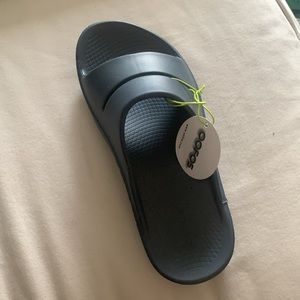 OOFOS oooh slide sandal- NWT Never Worn!! Unisex recovery sandals